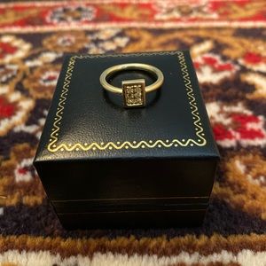 Vintage 18k solid gold sapphire ring